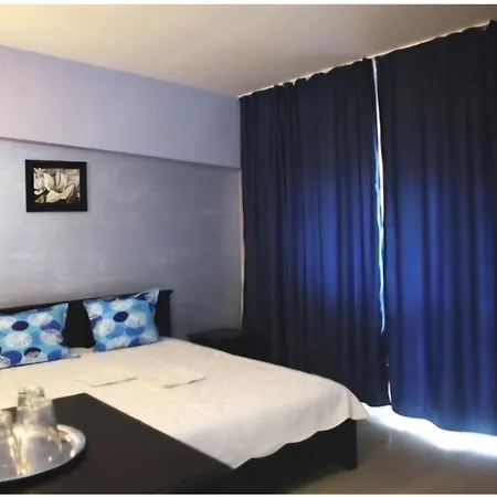 Naparis Boutique
