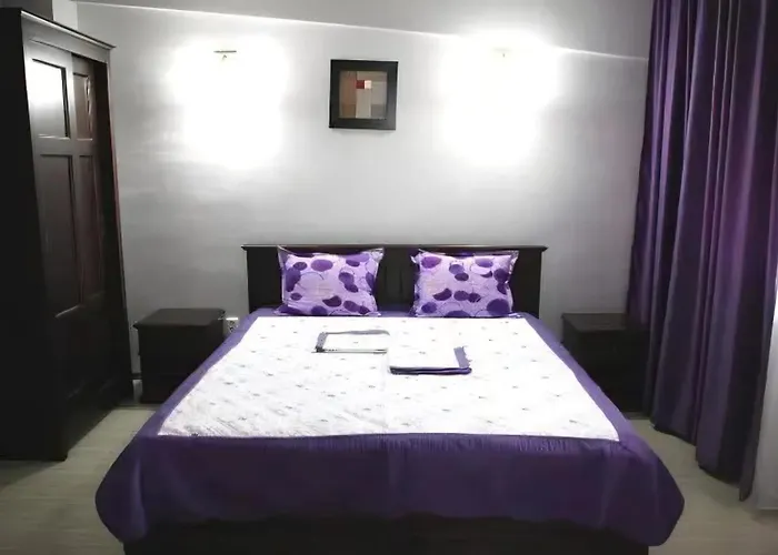 Naparis Boutique Πανσιόν *