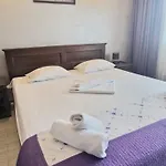 Naparis Boutique *