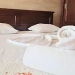 Naparis Boutique