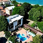 Pensiune Naparis Boutique *